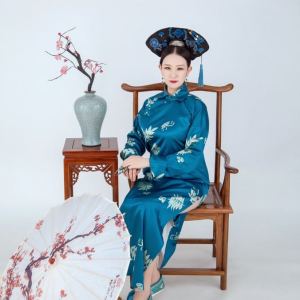姗姗而川的钢琴谱